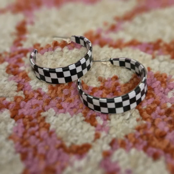 Mixed Jewelry Bag Of Earrings with Gold and Silver Tones - Picture 16 of 16